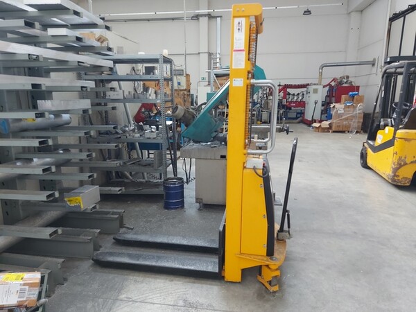 Carrelli elevatori in vendita