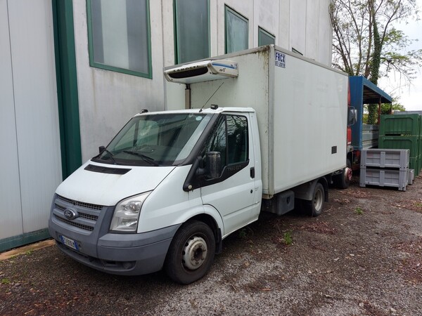 8#6453 Furgone Ford transit con cella frigo in vendita - foto 2