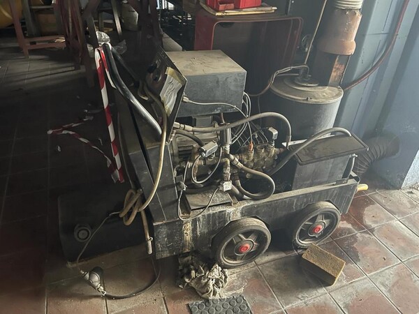 5#6473 Macchinari e attrezzature da officina meccanica per macchine agricole e arredi da ufficio in vendita - foto 4