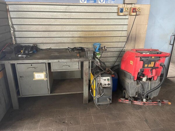 5#6473 Macchinari e attrezzature da officina meccanica per macchine agricole e arredi da ufficio in vendita - foto 5