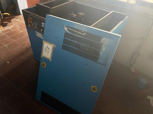 5#6473 Macchinari e attrezzature da officina meccanica per macchine agricole e arredi da ufficio in vendita - foto 27