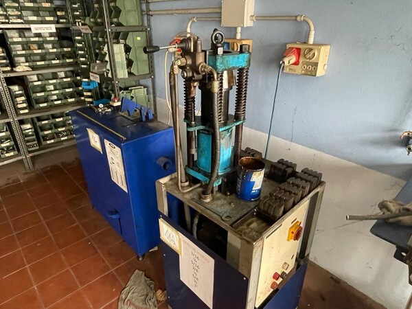 5#6473 Macchinari e attrezzature da officina meccanica per macchine agricole e arredi da ufficio in vendita - foto 46