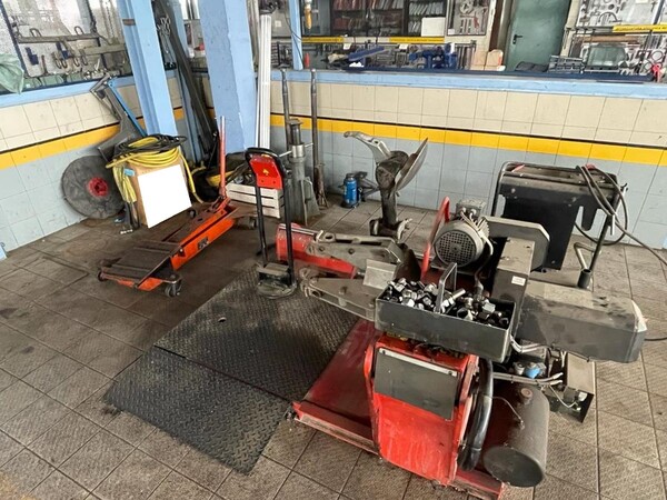 5#6473 Macchinari e attrezzature da officina meccanica per macchine agricole e arredi da ufficio in vendita - foto 61