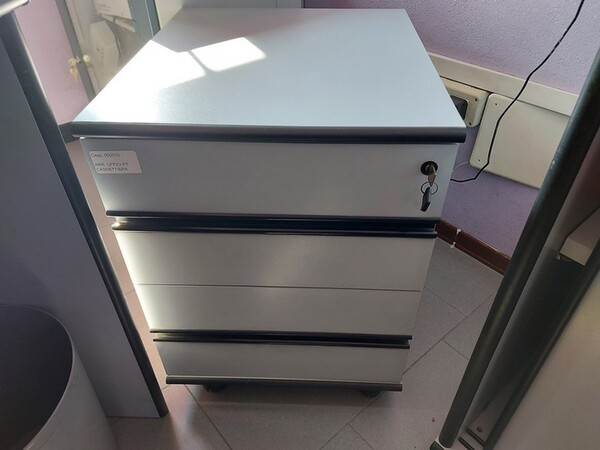 6#6507 Arredamento da ufficio e materiale elettronico in vendita - foto 2