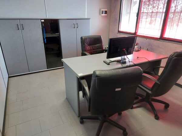 6#6507 Arredamento da ufficio e materiale elettronico in vendita - foto 28