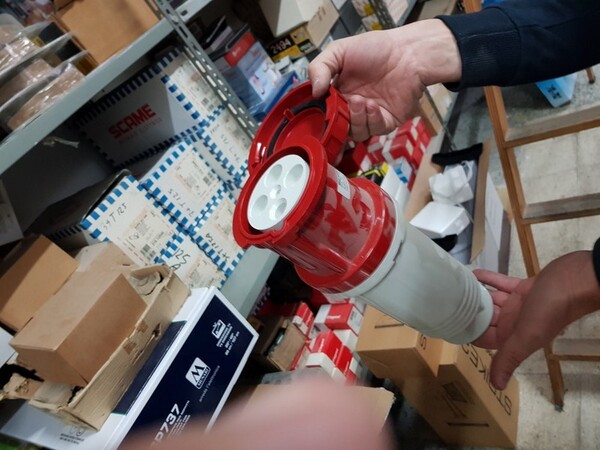 3#6514 Materiale elettrico per uso civile e industriale in vendita - foto 138