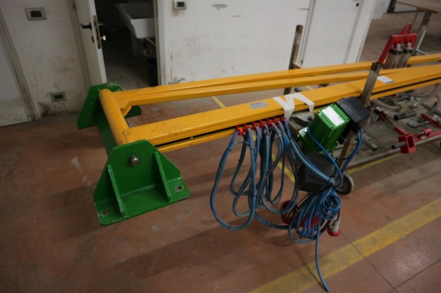 Lot Elephant jib crane