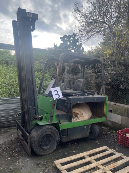 Carrelli elevatori in vendita