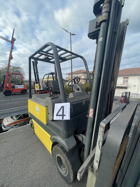 Carrelli elevatori in vendita