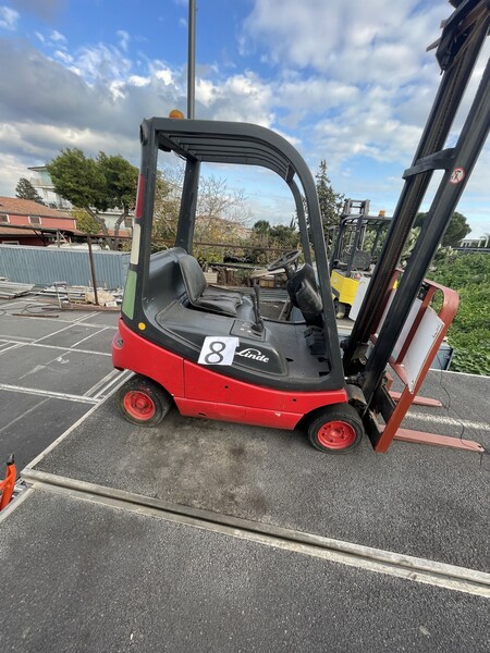 Carrelli elevatori in vendita