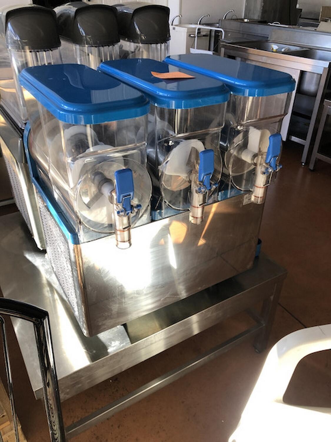 Lot GBG professional slush machine