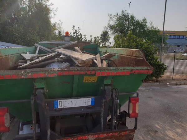 11#6794 Autocarro Iveco Cassone Con Vasca Con Avb in vendita - foto 4