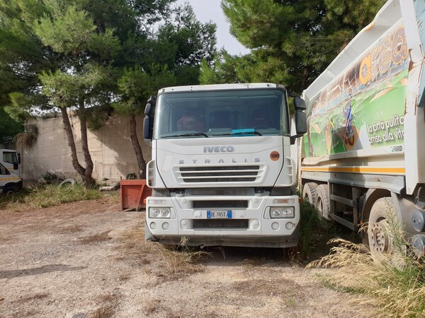 16#6794 Autocarro Iveco Con Gru in vendita - foto 2