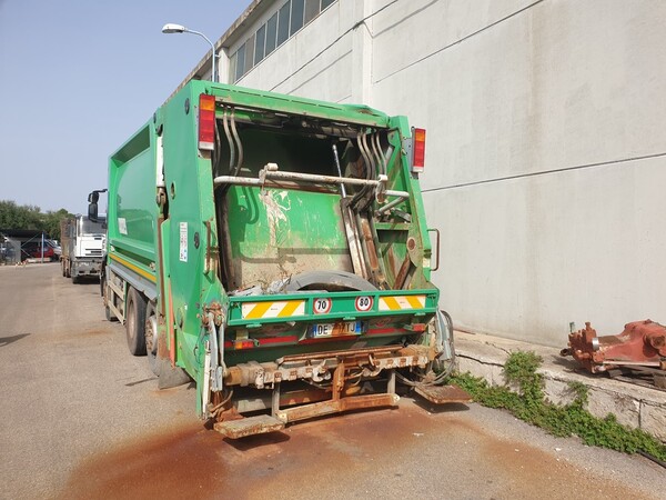 17#6794 Autocarro Iveco in vendita - foto 3
