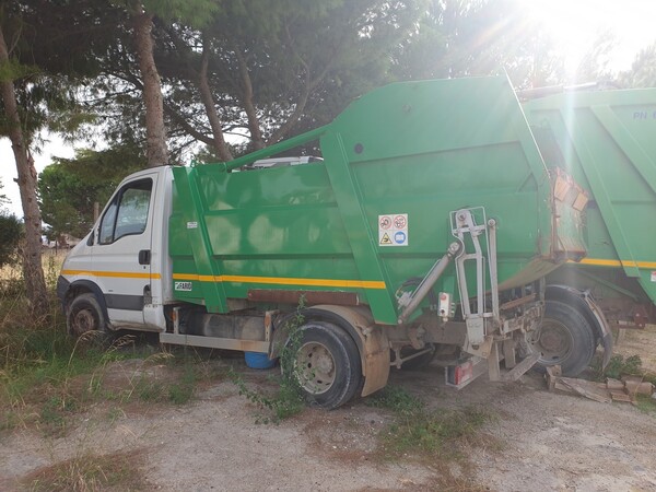 24#6794 Autocarro compattatore Iveco in vendita - foto 4