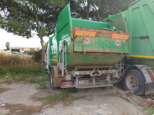 24#6794 Autocarro compattatore Iveco in vendita - foto 5