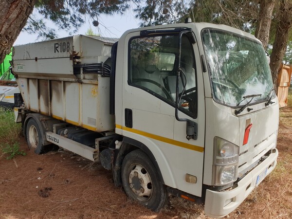 25#6794 Autocarro Isuzu Costipatore Posteriore in vendita - foto 1