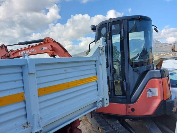 19#6799 Miniescavatore Hitachi in vendita - foto 2