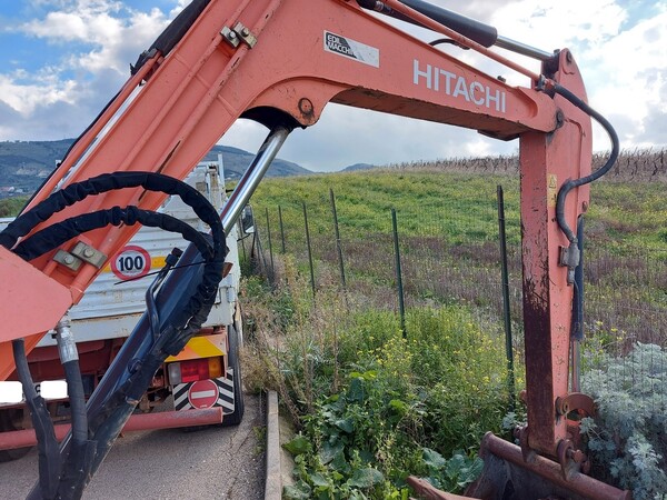19#6799 Miniescavatore Hitachi in vendita - foto 14