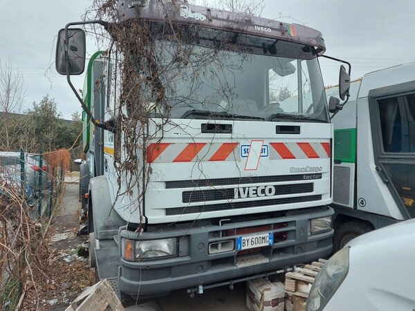 52#6803 Spazzatrice Iveco in vendita - foto 1