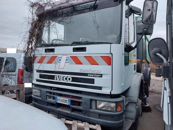 52#6803 Spazzatrice Iveco in vendita - foto 3