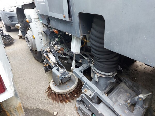 52#6803 Spazzatrice Iveco in vendita - foto 4