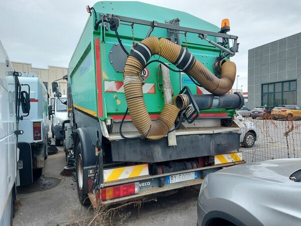 52#6803 Spazzatrice Iveco in vendita - foto 5