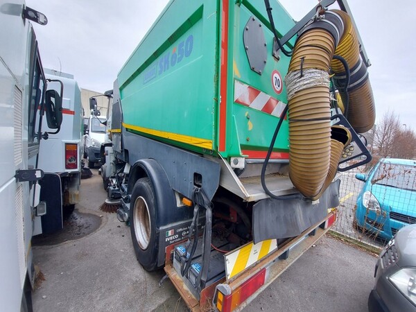 52#6803 Spazzatrice Iveco in vendita - foto 6