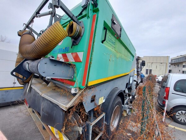 52#6803 Spazzatrice Iveco in vendita - foto 7