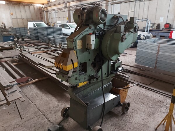 31#6807 Punzonatrice su ruote Omera in vendita - foto 2