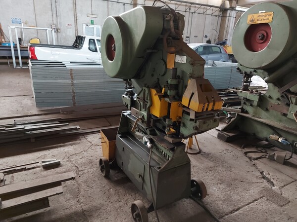 31#6807 Punzonatrice su ruote Omera in vendita - foto 3