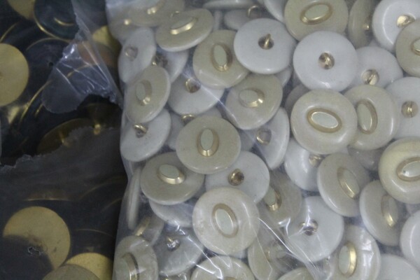 2#6821 Bottoni e accessori per abiti in vendita - foto 4