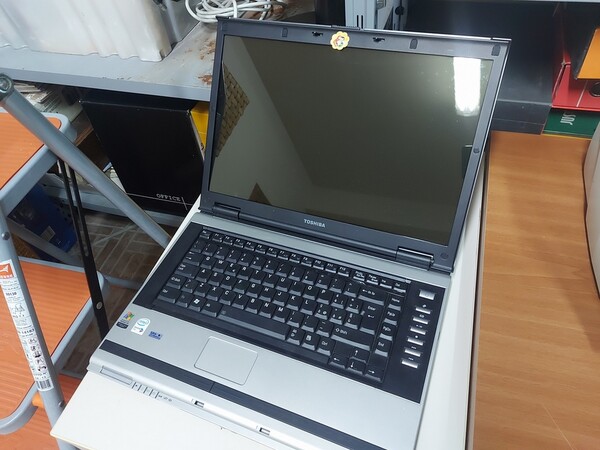 2#6830 Arredamento e attrezzatura informatica in vendita - foto 1