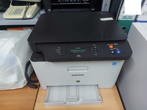 2#6830 Arredamento e attrezzatura informatica in vendita - foto 13