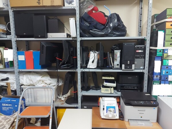 2#6830 Arredamento e attrezzatura informatica in vendita - foto 16
