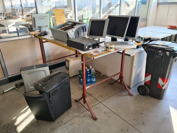 1#6840 Arredi da ufficio e ricambi automotive ed elettrici in vendita - foto 13