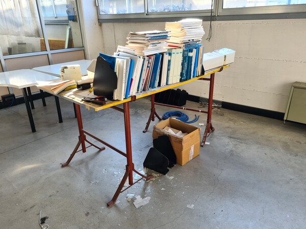 1#6840 Arredi da ufficio e ricambi automotive ed elettrici in vendita - foto 14