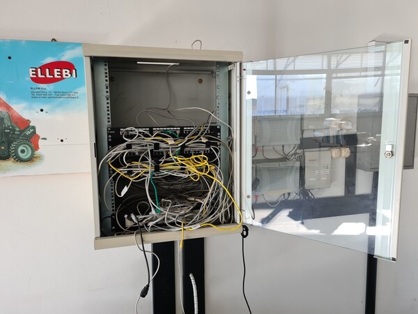 1#6840 Arredi da ufficio e ricambi automotive ed elettrici in vendita - foto 17