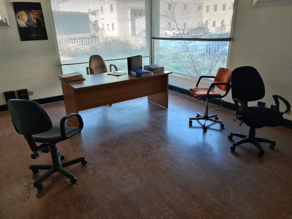 1#6840 Arredi da ufficio e ricambi automotive ed elettrici in vendita - foto 20