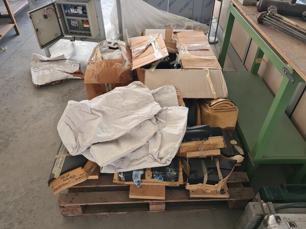 1#6840 Arredi da ufficio e ricambi automotive ed elettrici in vendita - foto 33