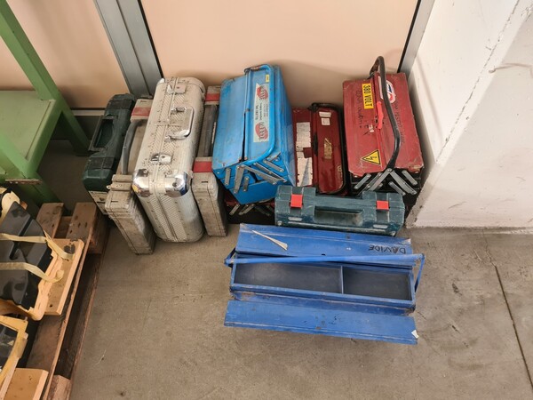 1#6840 Arredi da ufficio e ricambi automotive ed elettrici in vendita - foto 34