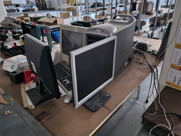 1#6840 Arredi da ufficio e ricambi automotive ed elettrici in vendita - foto 43