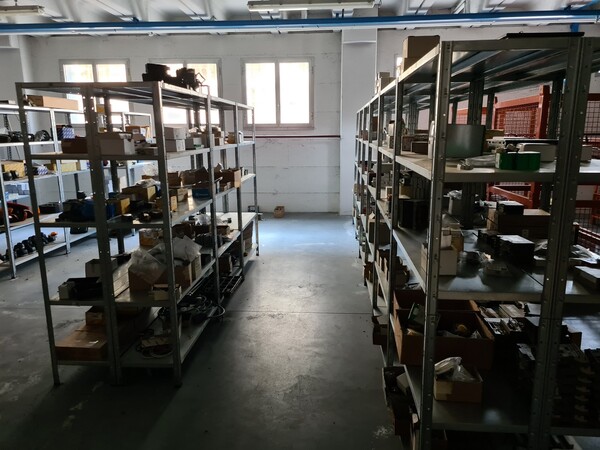 1#6840 Arredi da ufficio e ricambi automotive ed elettrici in vendita - foto 49
