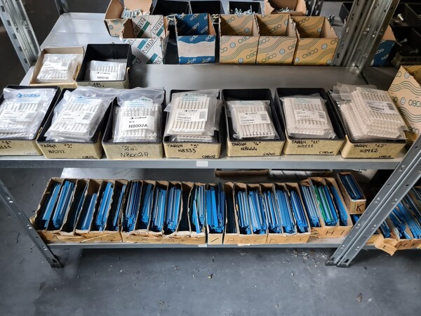 1#6840 Arredi da ufficio e ricambi automotive ed elettrici in vendita - foto 54