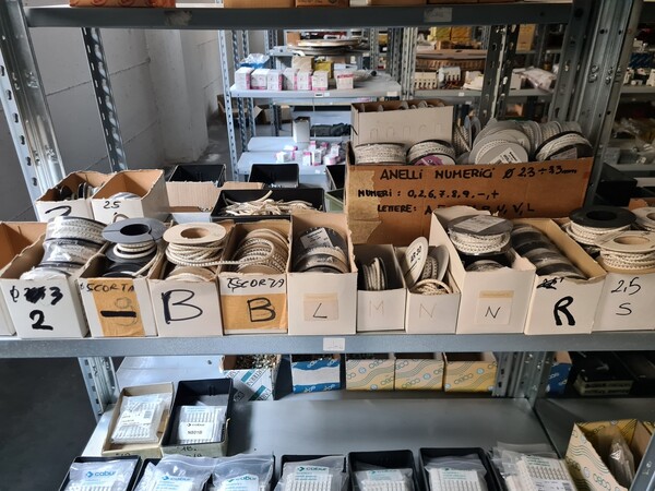 1#6840 Arredi da ufficio e ricambi automotive ed elettrici in vendita - foto 55