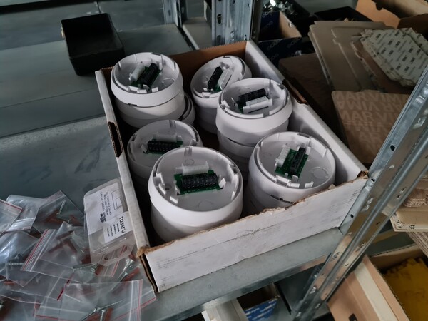 1#6840 Arredi da ufficio e ricambi automotive ed elettrici in vendita - foto 57