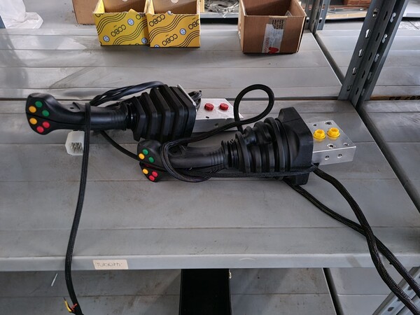1#6840 Arredi da ufficio e ricambi automotive ed elettrici in vendita - foto 67