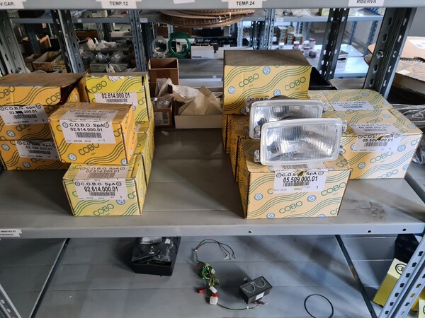 1#6840 Arredi da ufficio e ricambi automotive ed elettrici in vendita - foto 73