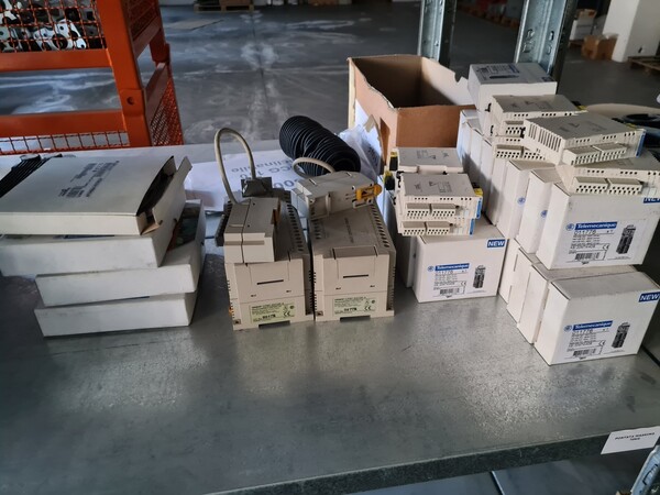 1#6840 Arredi da ufficio e ricambi automotive ed elettrici in vendita - foto 76