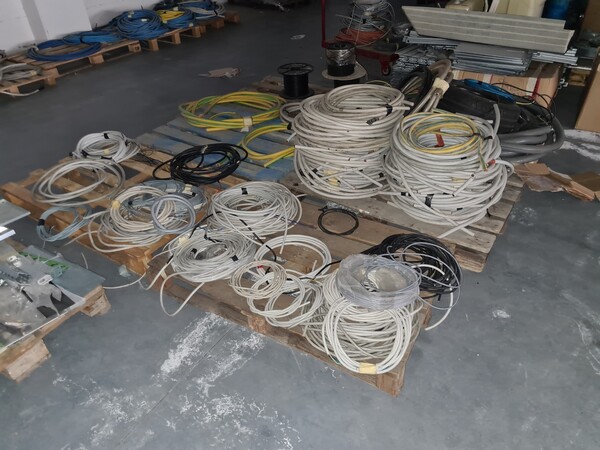 1#6840 Arredi da ufficio e ricambi automotive ed elettrici in vendita - foto 82
